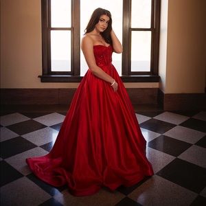 Sherri Hill Size 0 Red Beaded Ballgown